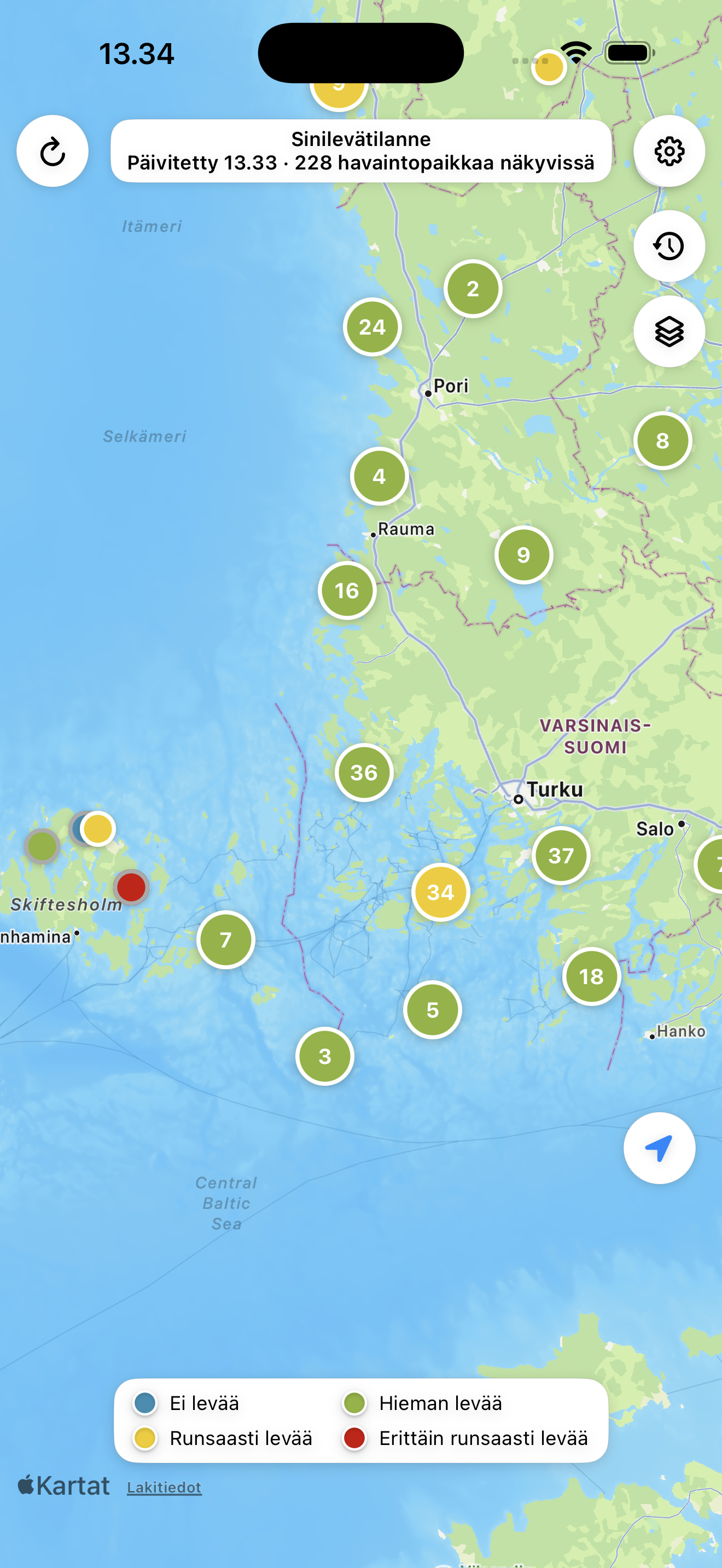 Lounais-Suomen karttanäkymä, jossa näkyy eri tasoisia sinilevähavaintoja.